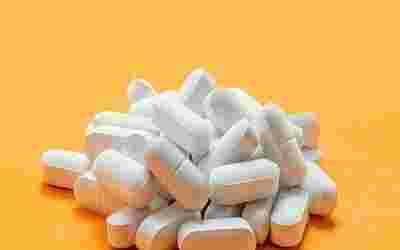 Paracetamol 325mg + Bromhexine 8mg + Phenylephrine 5mg + CPM 2mg + Guaiphenesin 50mg Tablet